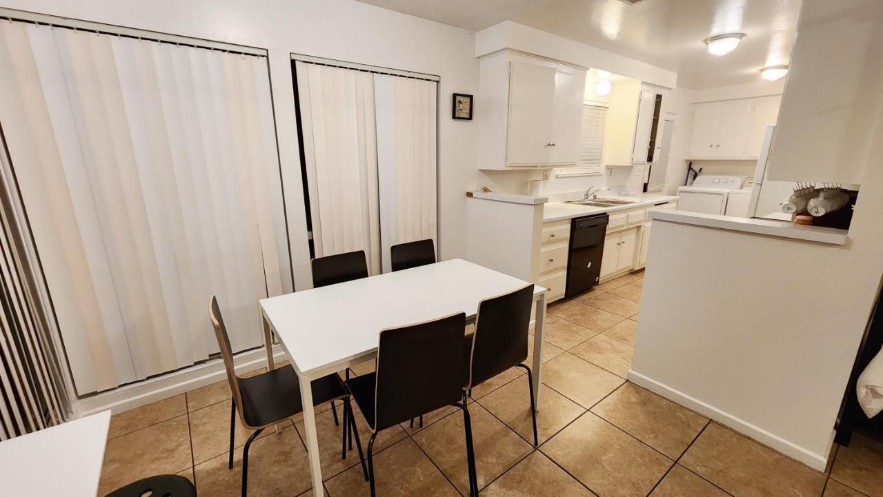 Centrally Located, 4X Queen, 300 Mbps Internet With Backyard! Hemet Exteriör bild