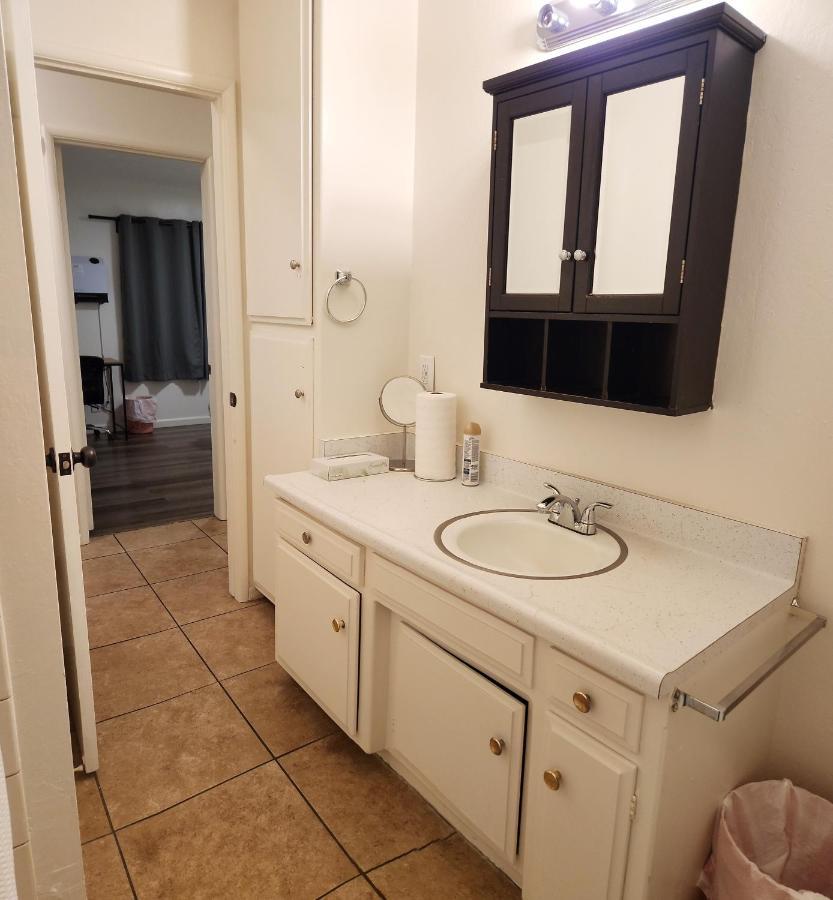 Centrally Located, 4X Queen, 300 Mbps Internet With Backyard! Hemet Exteriör bild