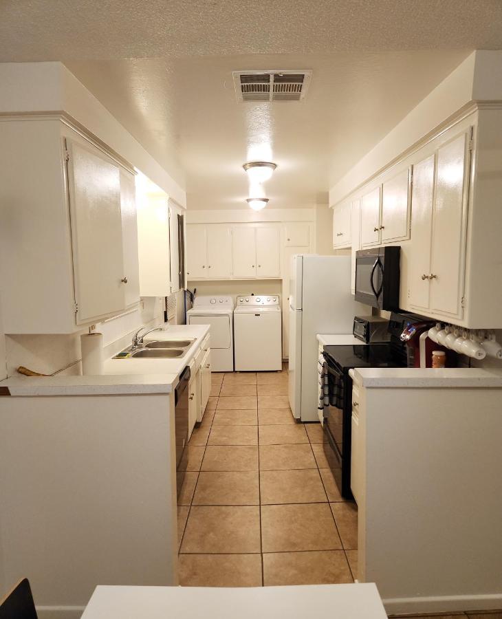 Centrally Located, 4X Queen, 300 Mbps Internet With Backyard! Hemet Exteriör bild