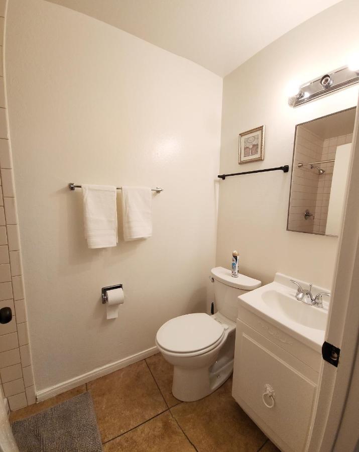 Centrally Located, 4X Queen, 300 Mbps Internet With Backyard! Hemet Exteriör bild